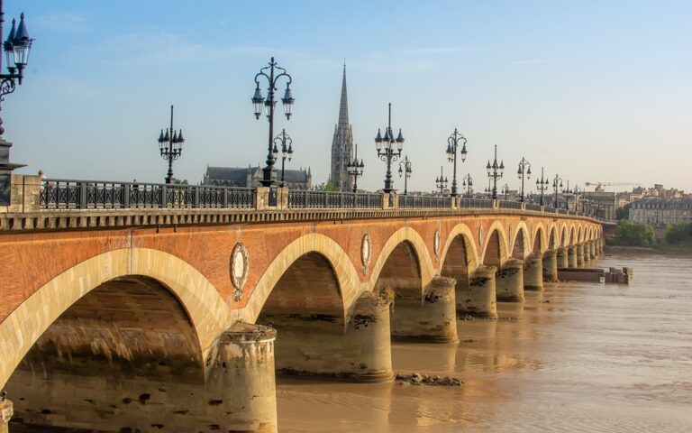 Escorte de Luxe à Bordeaux : Le Guide Ultime